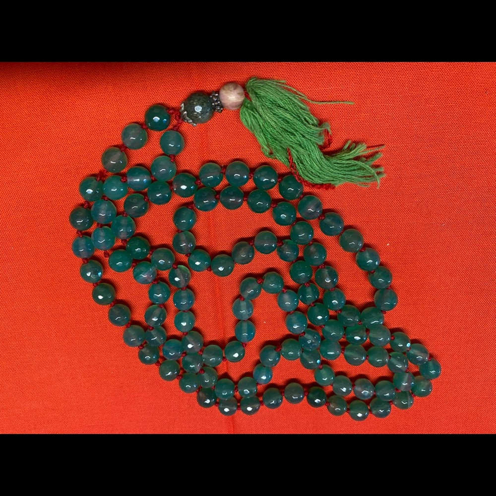 Vintage  jade necklace color green